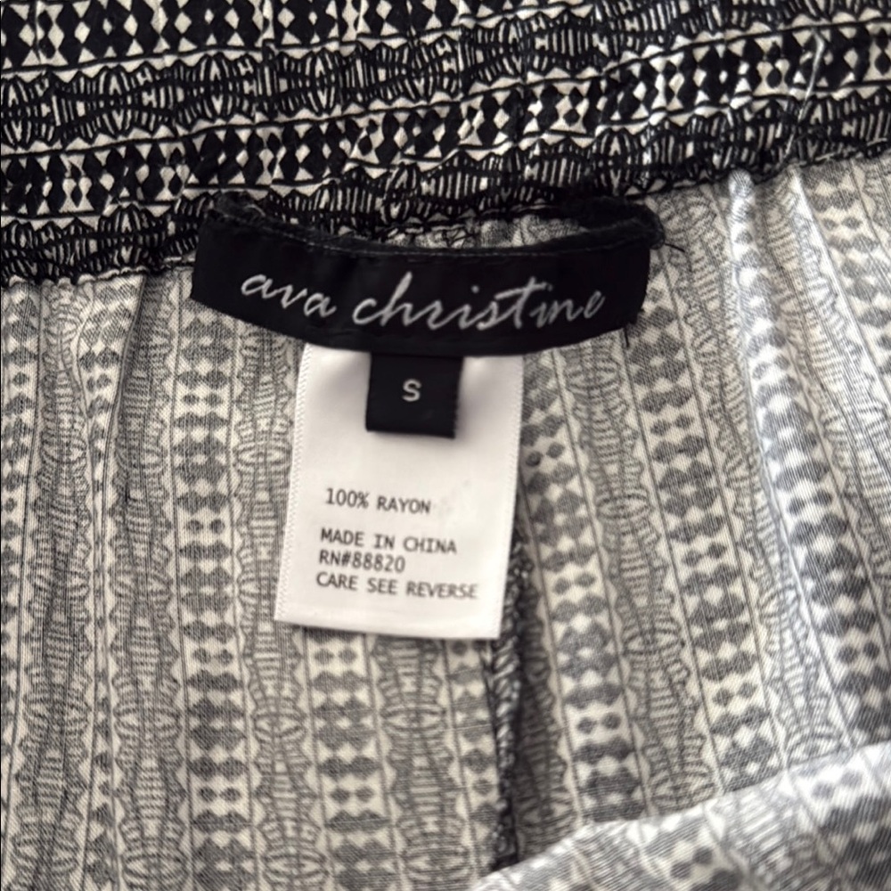 Black and White Patterned Rayon Pants with Drawstring Stretch Waist size small - Picture 6 of 6